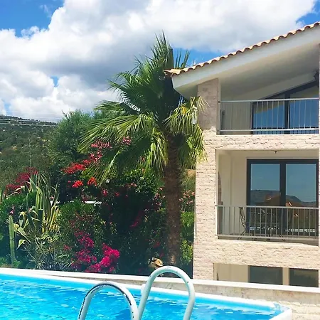 Tolles In Ermioni Mit Garten- Terrasse Und Gemeinschaftlichem Pool By Interhome Ferienhaus *