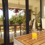Tolles In Ermioni Mit Garten- Terrasse Und Gemeinschaftlichem Pool By Interhome *