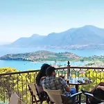 Tolles In Ermioni Mit Garten- Terrasse Und Gemeinschaftlichem Pool By Interhome