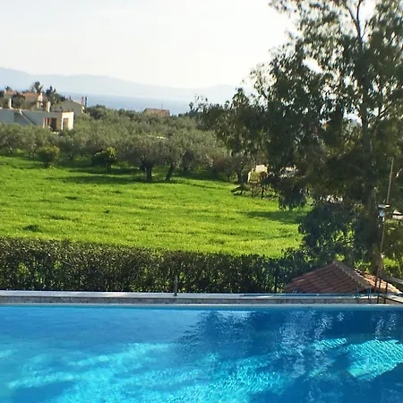 Tolles In Ermioni Mit Garten- Terrasse Und Gemeinschaftlichem Pool By Interhome Thermisía