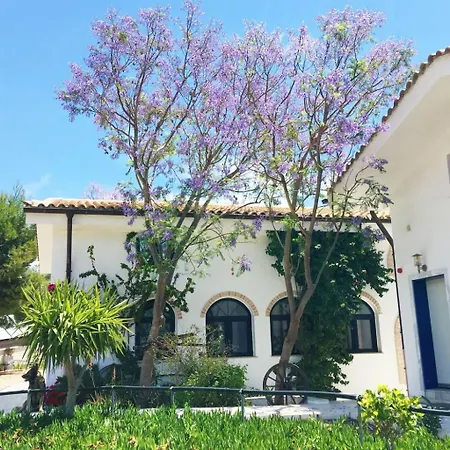 Tolles In Ermioni Mit Garten- Terrasse Und Gemeinschaftlichem Pool By Interhome *