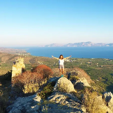 Tolles In Ermioni Mit Garten- Terrasse Und Gemeinschaftlichem Pool By Interhome *