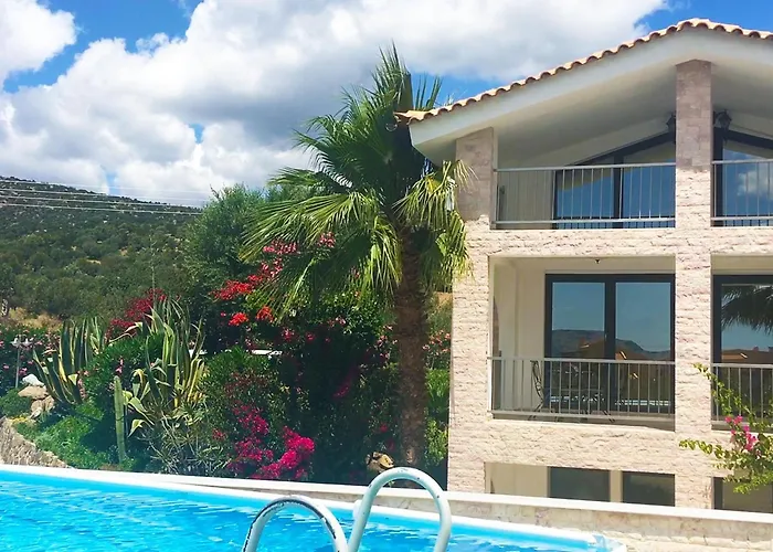 Tolles In Ermioni Mit Garten- Terrasse Und Gemeinschaftlichem Pool By Interhome 펜션 *