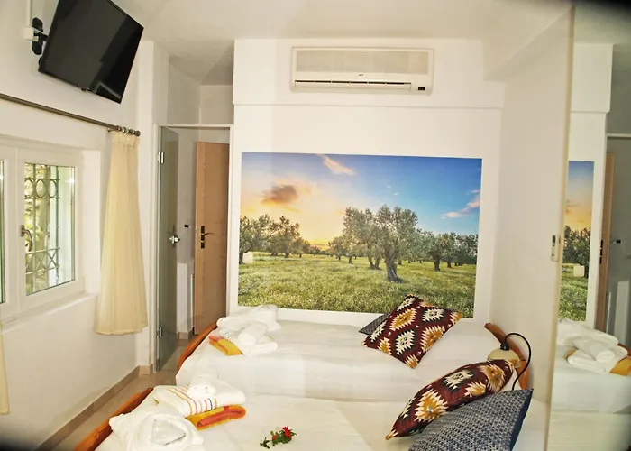 Tolles In Ermioni Mit Garten- Terrasse Und Gemeinschaftlichem Pool By Interhome