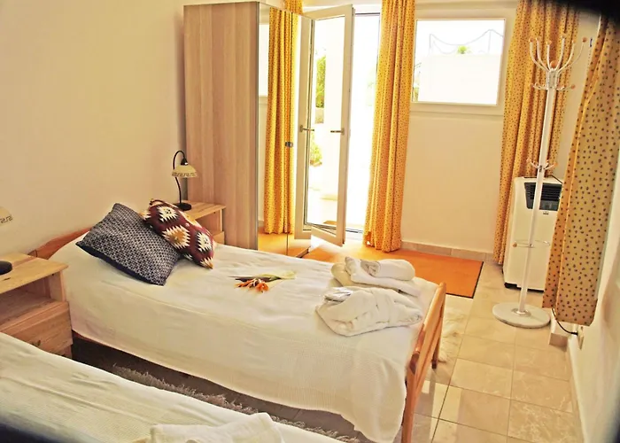 Tolles In Ermioni Mit Garten- Terrasse Und Gemeinschaftlichem Pool By Interhome Nyaraló