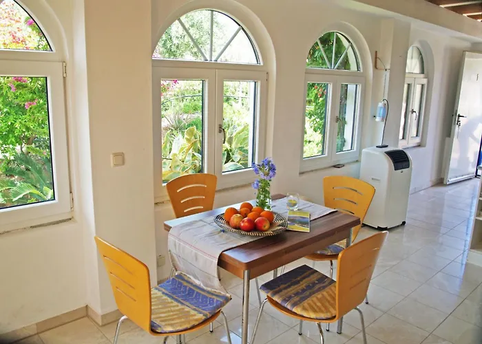 Tolles In Ermioni Mit Garten- Terrasse Und Gemeinschaftlichem Pool By Interhome Nyaraló