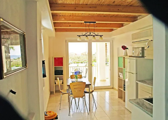 Tolles In Ermioni Mit Garten- Terrasse Und Gemeinschaftlichem Pool By Interhome Thermiszía