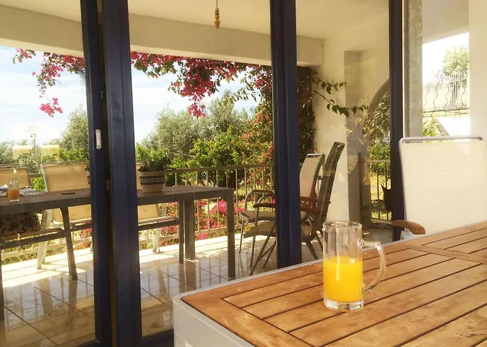 Tolles In Ermioni Mit Garten- Terrasse Und Gemeinschaftlichem Pool By Interhome *