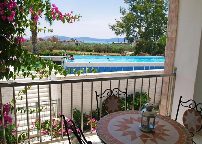 Tolles In Ermioni Mit Garten- Terrasse Und Gemeinschaftlichem Pool By Interhome Nyaraló