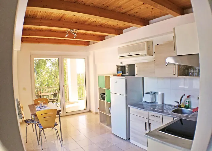 Tolles In Ermioni Mit Garten- Terrasse Und Gemeinschaftlichem Pool By Interhome * Thermisía