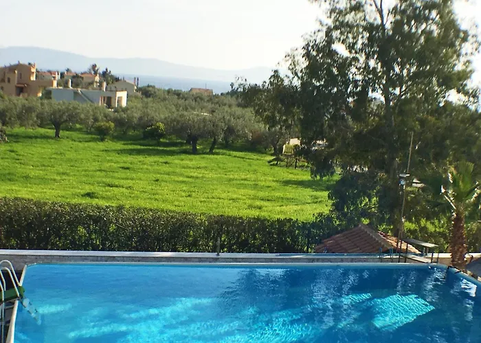 Tolles In Ermioni Mit Garten- Terrasse Und Gemeinschaftlichem Pool By Interhome Thermisía