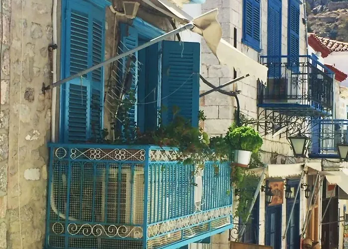 Tolles In Ermioni Mit Garten- Terrasse Und Gemeinschaftlichem Pool By Interhome Thermiszía