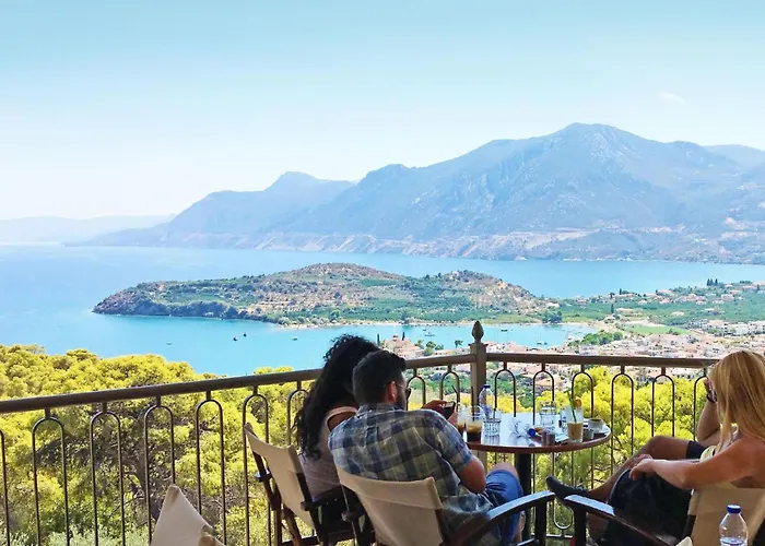 Tolles In Ermioni Mit Garten- Terrasse Und Gemeinschaftlichem Pool By Interhome