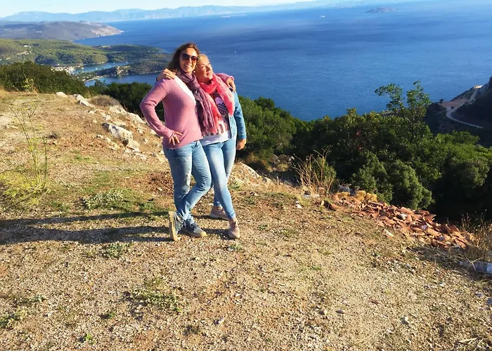 Tolles In Ermioni Mit Garten- Terrasse Und Gemeinschaftlichem Pool By Interhome *